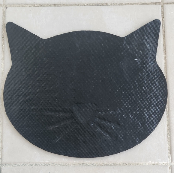 PVC Cat Shape Feeding Mat - Picture 2 of 5